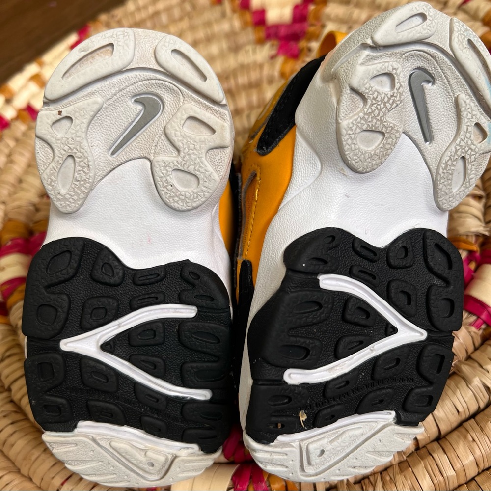 Toddler nike shoes - Picture 2 of 5